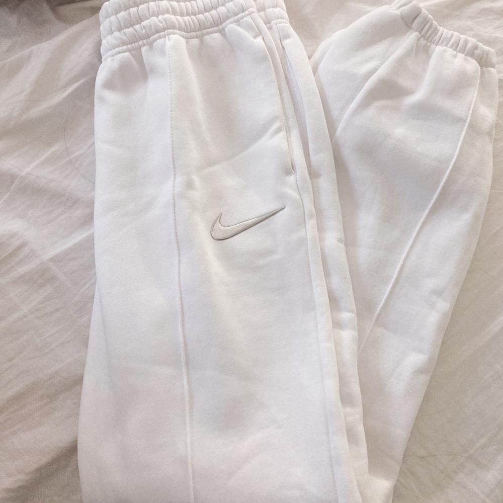 NWT NIKE SWEATPANTS